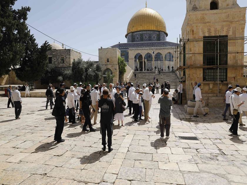 مستوطنون يقتحمون الأقصى  في عيد الفصح اليهودي بحراسة شرطة الاحتلال