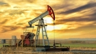ارتفاع أسعار النفط مع تقلص مخزونات الخام الأميركية